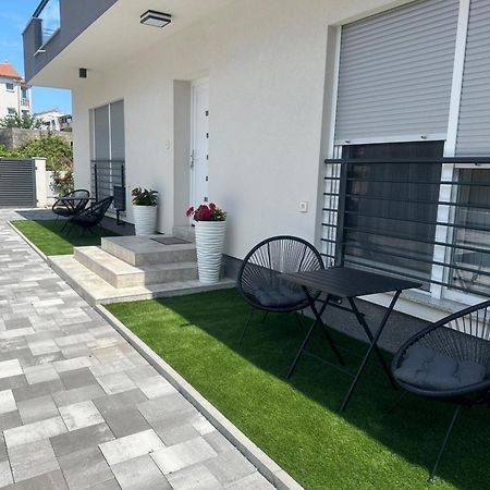 Holiday Apartments Ivano & Leo - Private Parking 扎达尔 外观 照片