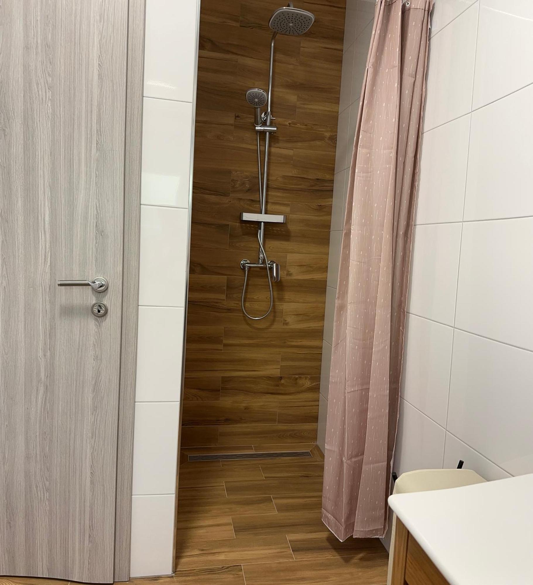 Holiday Apartments Ivano & Leo - Private Parking 扎达尔 外观 照片