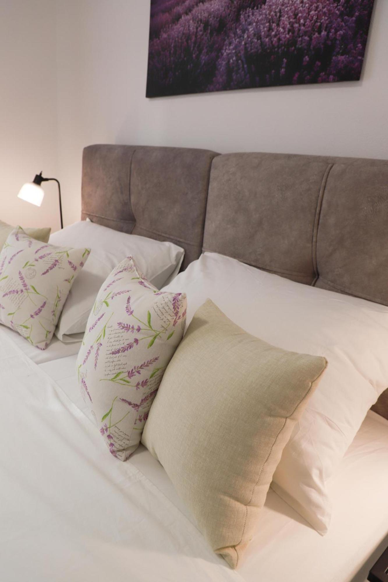 Holiday Apartments Ivano & Leo - Private Parking 扎达尔 外观 照片