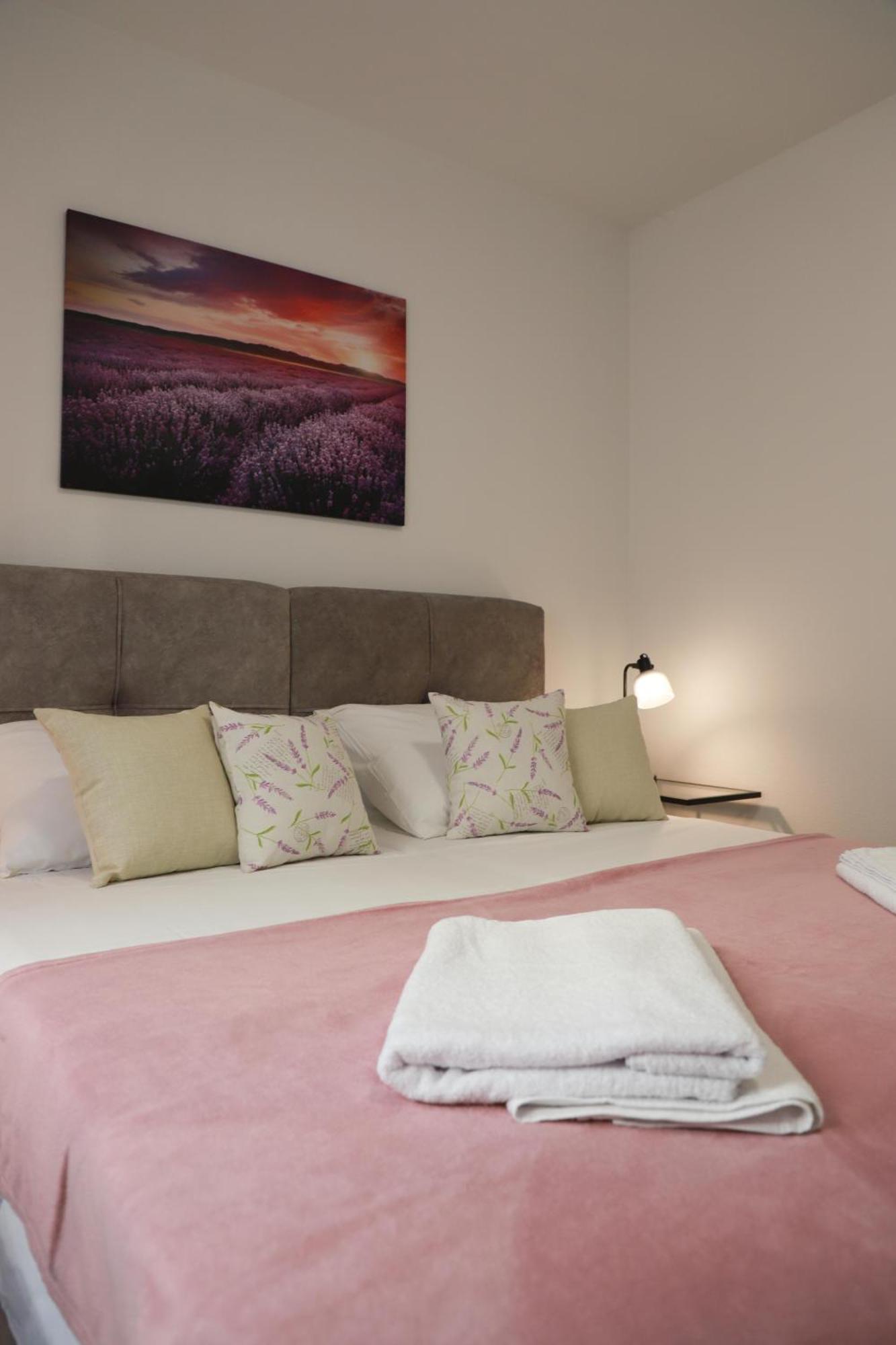 Holiday Apartments Ivano & Leo - Private Parking 扎达尔 外观 照片