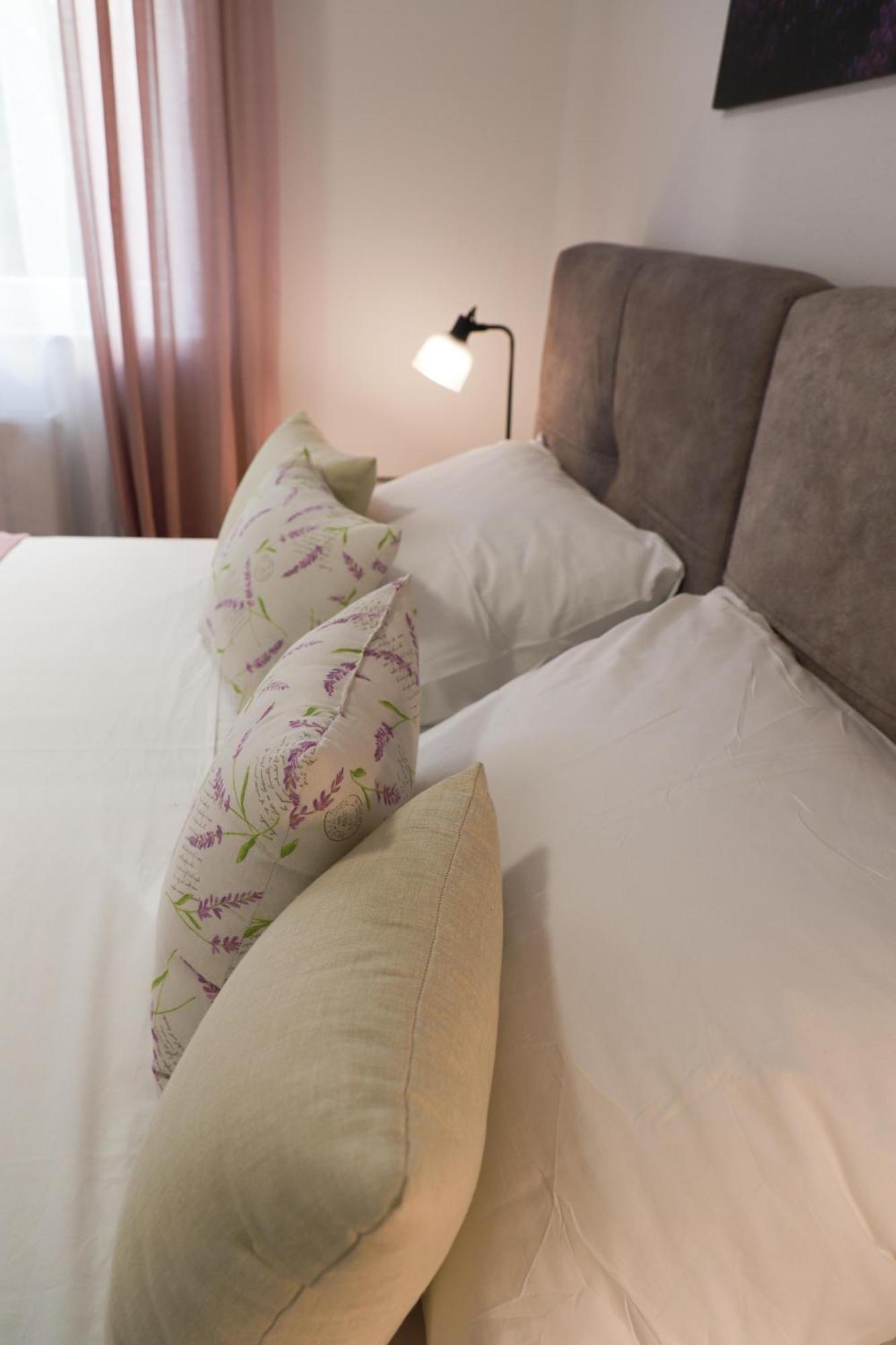 Holiday Apartments Ivano & Leo - Private Parking 扎达尔 外观 照片