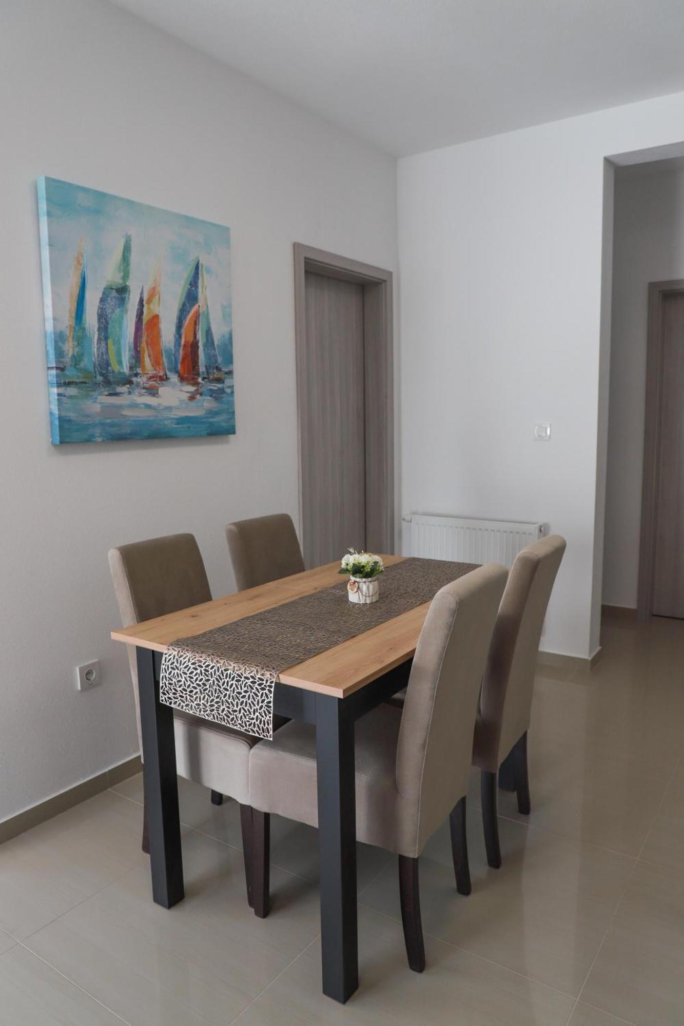 Holiday Apartments Ivano & Leo - Private Parking 扎达尔 外观 照片