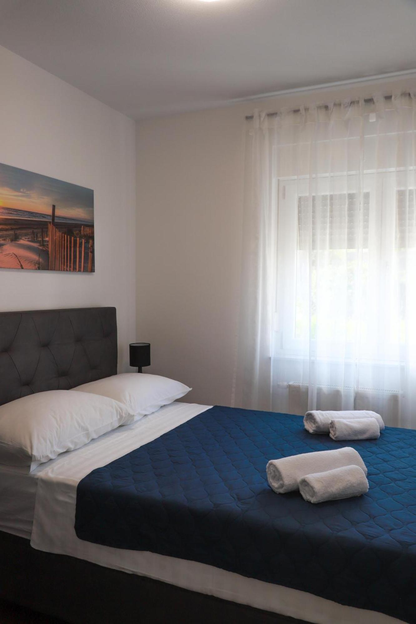Holiday Apartments Ivano & Leo - Private Parking 扎达尔 外观 照片