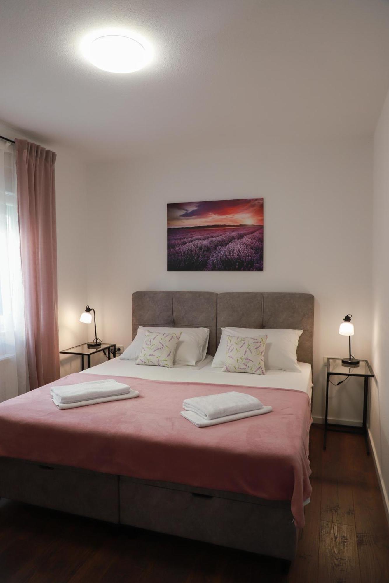 Holiday Apartments Ivano & Leo - Private Parking 扎达尔 外观 照片