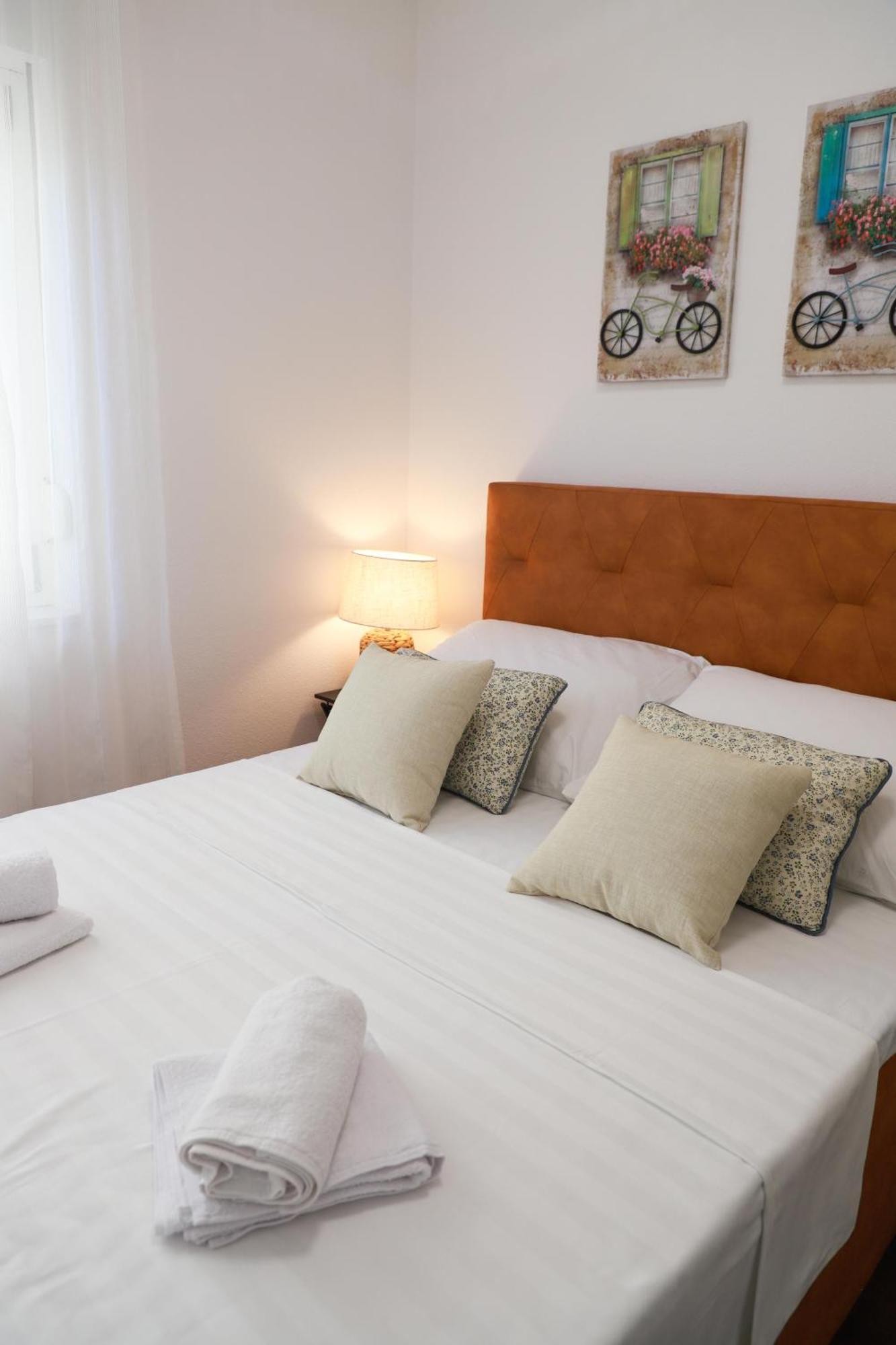 Holiday Apartments Ivano & Leo - Private Parking 扎达尔 外观 照片