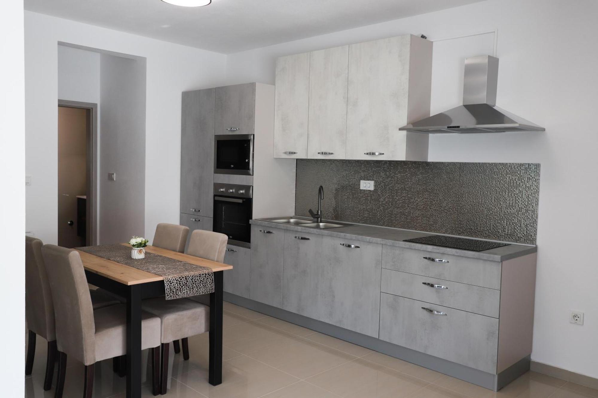 Holiday Apartments Ivano & Leo - Private Parking 扎达尔 外观 照片