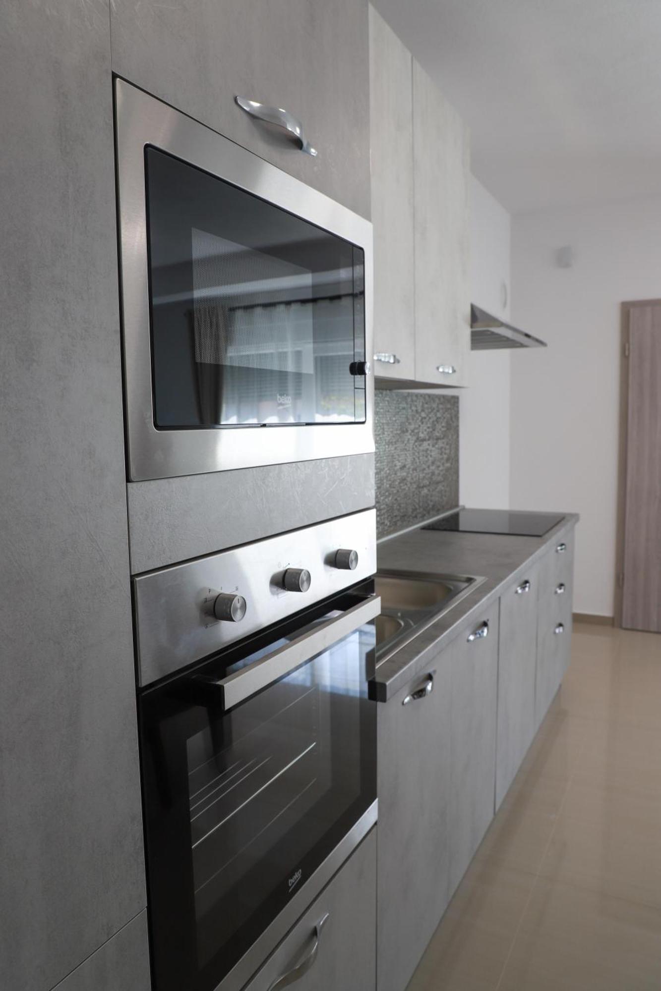 Holiday Apartments Ivano & Leo - Private Parking 扎达尔 外观 照片