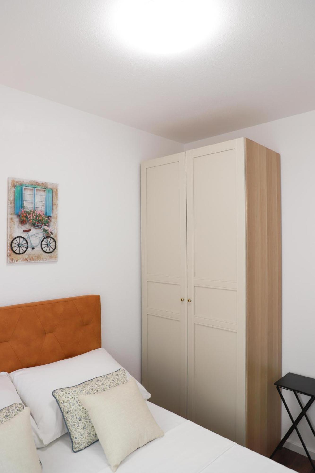 Holiday Apartments Ivano & Leo - Private Parking 扎达尔 外观 照片