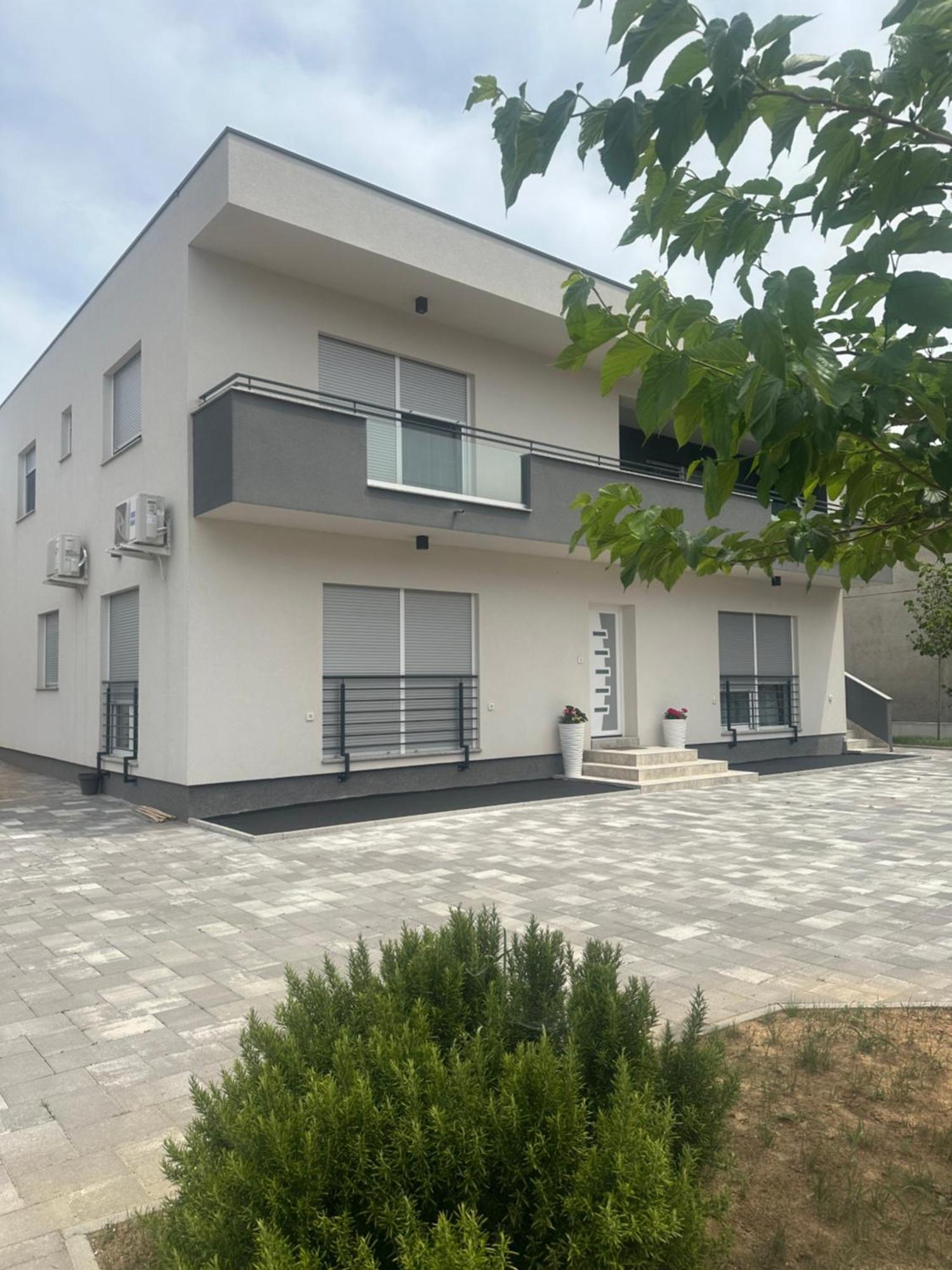 Holiday Apartments Ivano & Leo - Private Parking 扎达尔 外观 照片