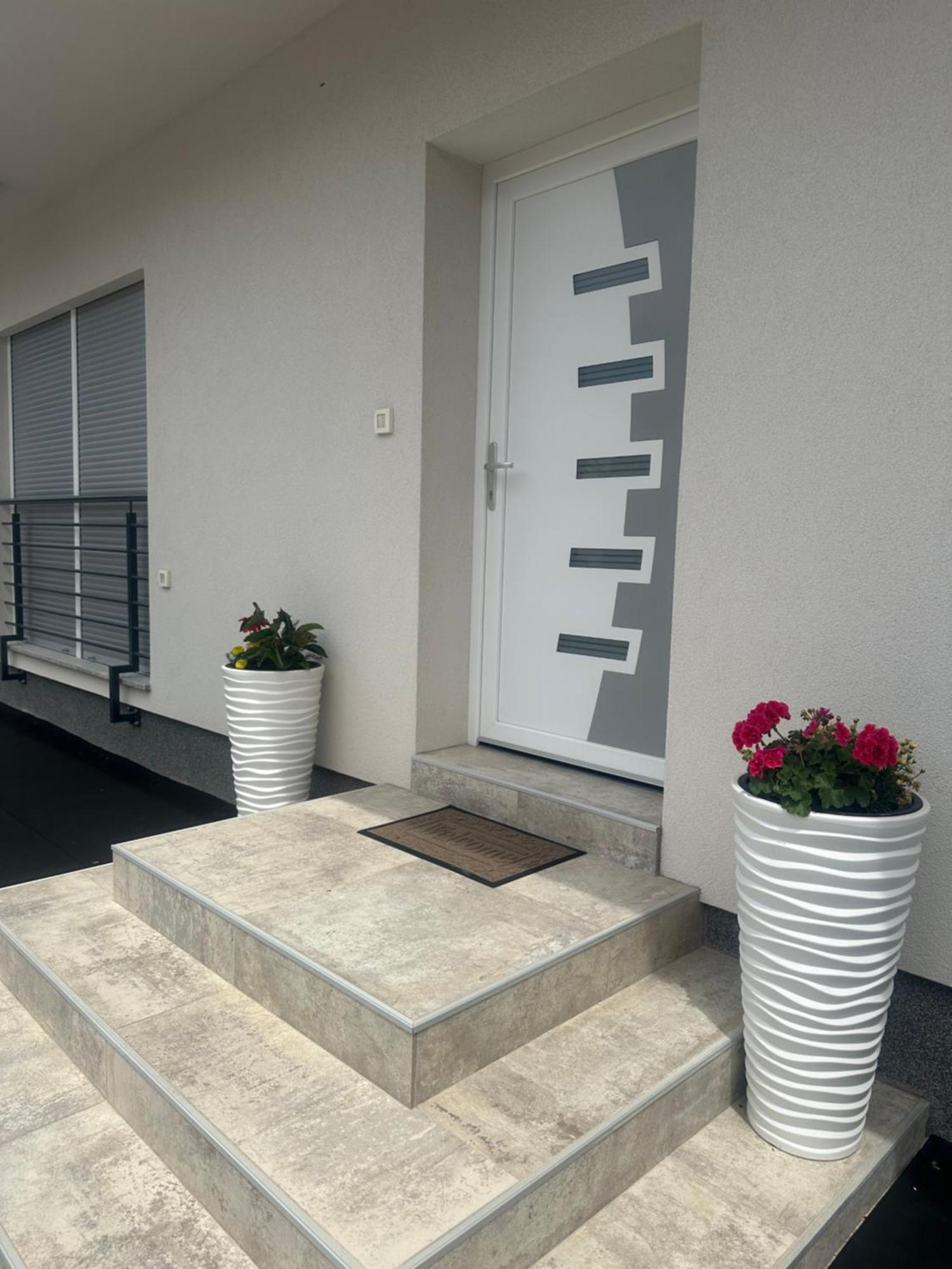 Holiday Apartments Ivano & Leo - Private Parking 扎达尔 外观 照片
