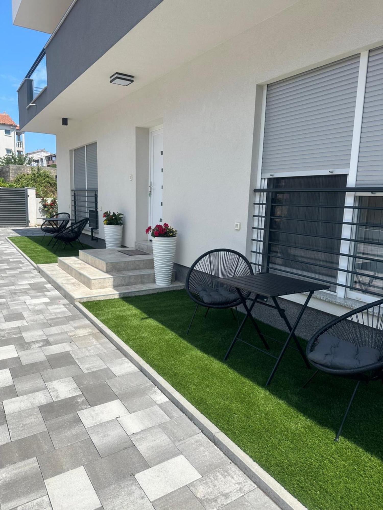 Holiday Apartments Ivano & Leo - Private Parking 扎达尔 外观 照片